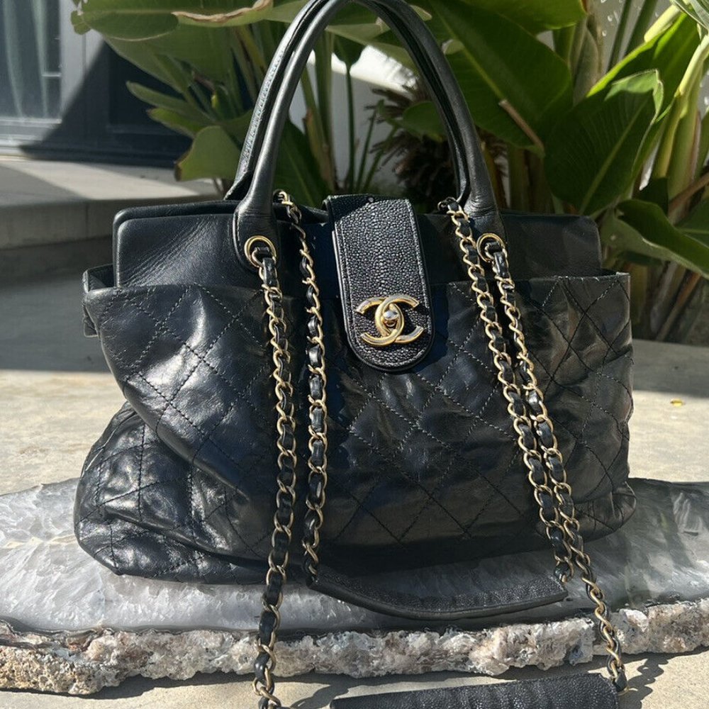 COPY - EUC CHANEL Bag Glazed Calfskin Stingray Large Bindi CC Grey Tote Hand B4…